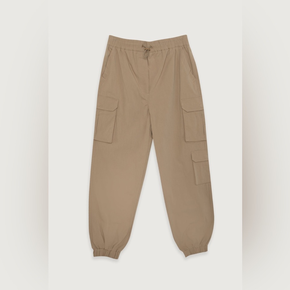 Oak and Fort Tan Cargo Pants with elastic waist and cuffs, size small